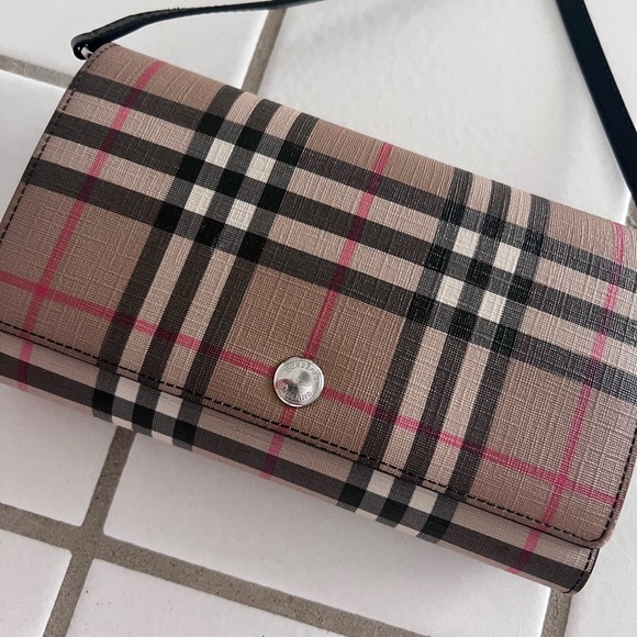 burberry wallet bag - Picture 1 of 7